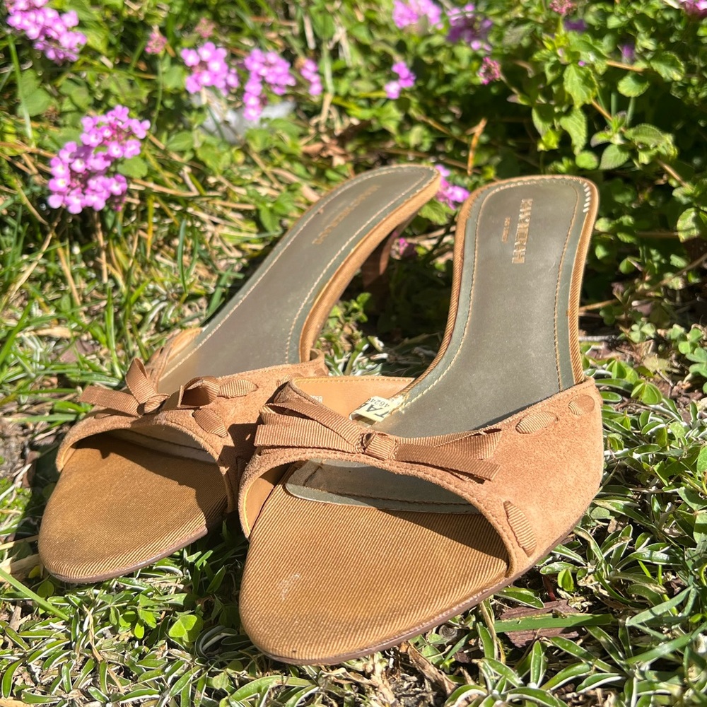 Vintage Isaac Mizrahi tan kitten heel size 8